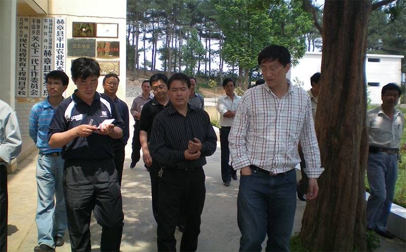省教育廳廳長鄒聯克（前排右一） 來我校檢查工作